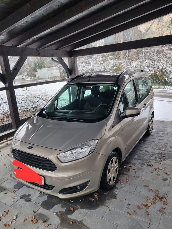 Grau Gebraucht 2015 Ford Tourneo Courier Titanium Van / Kleinbus | 5.200 € (Superpreis) - Bild 1/4