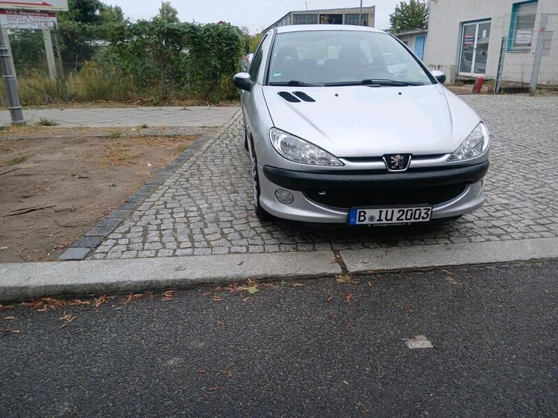 Silber Gebraucht 2009 Peugeot 206 Kleinwagen | 2.200 € (Guter Preis) - Bild 1/4