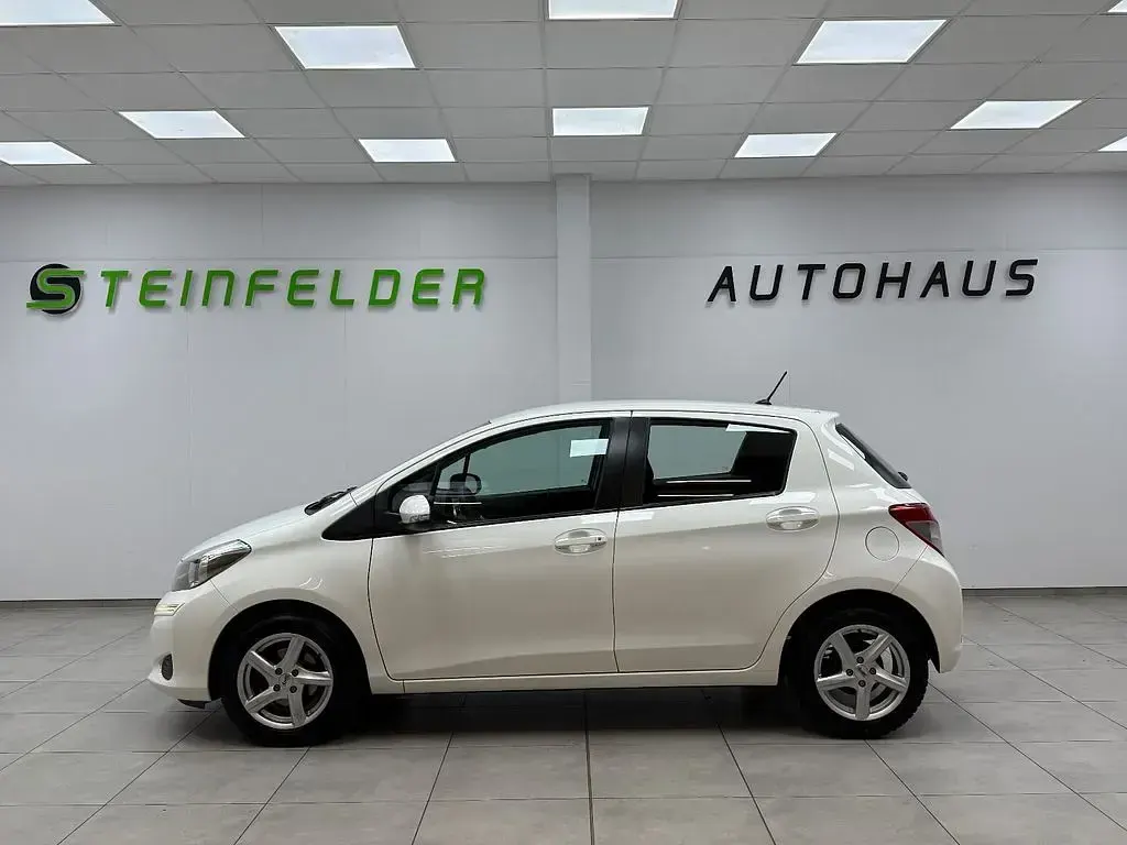 Gebraucht Toyota Yaris Life 99 PS (72 kW) 2012 Weiß Kleinwagen