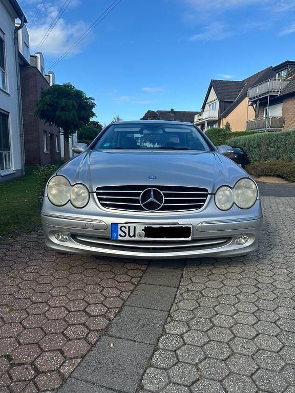 Silber Gebraucht 2002 Mercedes CLK240 Avantgarde Coupé | 6.500 € (Fairer Preis) - Bild 1/4