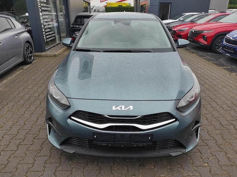 Neu Kia Ceed 140 PS (102 kW) 2026 Grau Kleinwagen