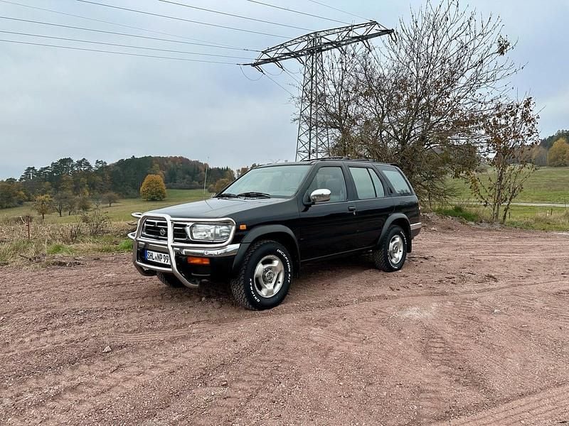 Schwarz Gebraucht 1999 Nissan Pathfinder SUV | 6.300 € (Fairer Preis) - Bild 1/4