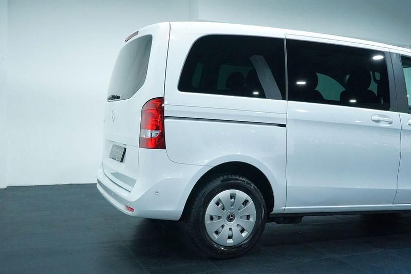 Gebraucht Mercedes V220 163 PS (119 kW) 2022 Weiß Van / Kleinbus
