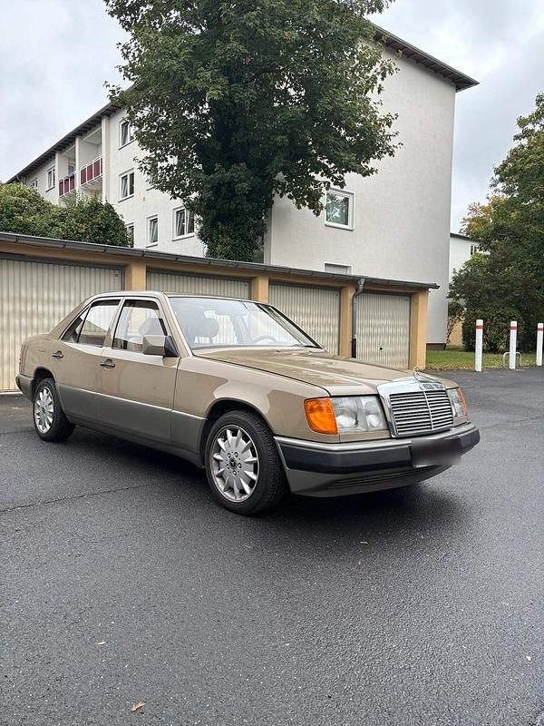 Gebraucht Mercedes 200 75 PS (55 kW) 1991 Beige Limousine