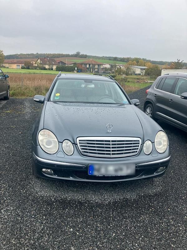 Grau Gebraucht 2005 Mercedes E280 Elegance Kombi | 8.900 € - Bild 1/4