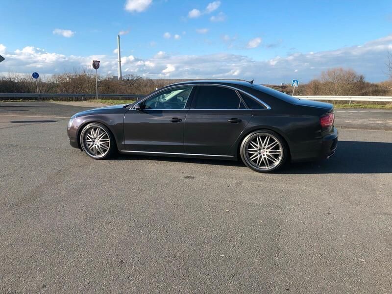Schwarz Gebraucht 2010 Audi A8 Ambiente Limousine | 18.950 € (Guter Preis) - Bild 1/4