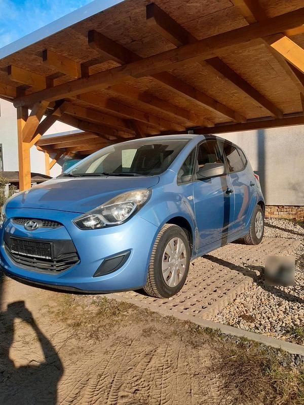Gebraucht Hyundai ix20 90 PS (66 kW) 2011 Blau Kleinwagen
