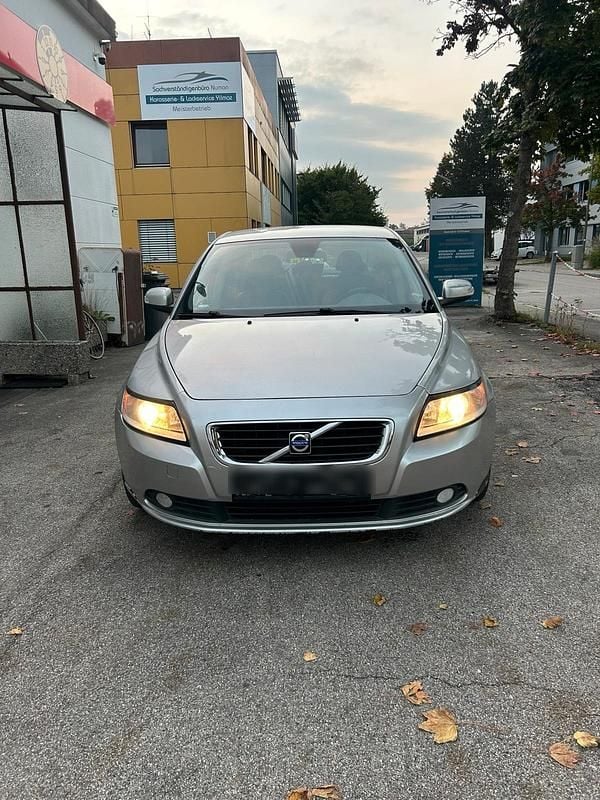 Silber Gebraucht 2008 Volvo S40 Limousine | 3.799 € (Etwas zu teuer) - Bild 1/4