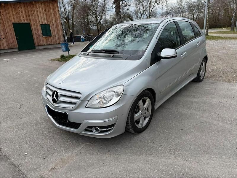 Gebraucht Mercedes B180 109 PS (80 kW) 2010 Silber Van / Kleinbus