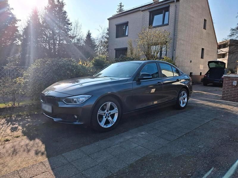 Gebraucht BMW 320 184 PS (135 kW) 2013 Grau Limousine