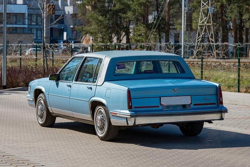 Second-hand Cadillac Deville 132 CP (97 kW) 1986 Albastru Berlinǎ