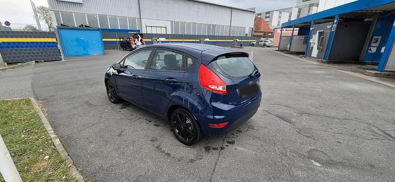 Gebraucht Ford Fiesta 60 PS (44 kW) 2012 Blau Kleinwagen
