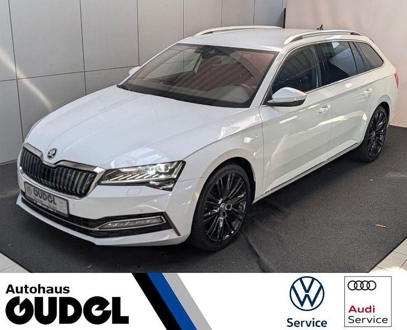 Bila moon/moon white Gebraucht 2022 Skoda Superb LAURIN & KLEMENT Kombi | 26.840 € (Fairer Preis) - Bild 1/4