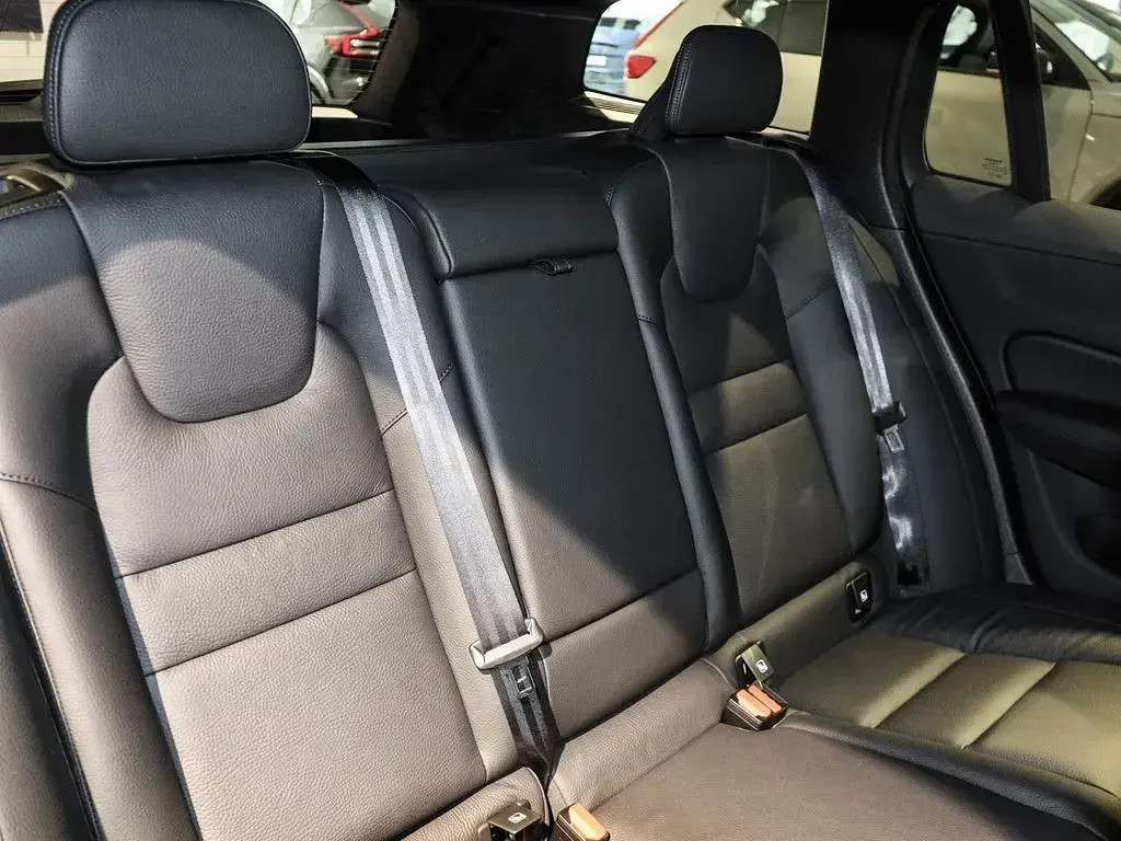 Neu Volvo V60 Plus 455 PS (334 kW) 2026 Schwarz Kombi