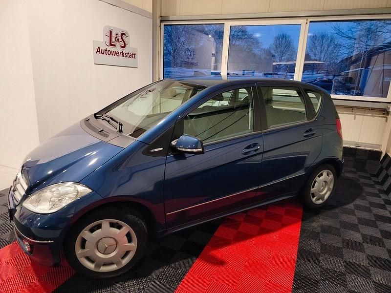 Gebraucht Mercedes A160 95 PS (69 kW) 2011 Blau Limousine