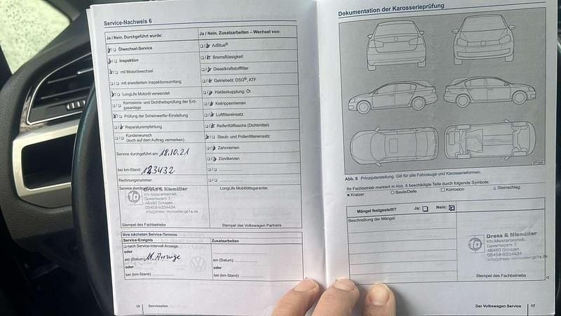 Gebraucht VW Touran Trendline 110 PS (80 kW) 2016 Blau Van / Kleinbus