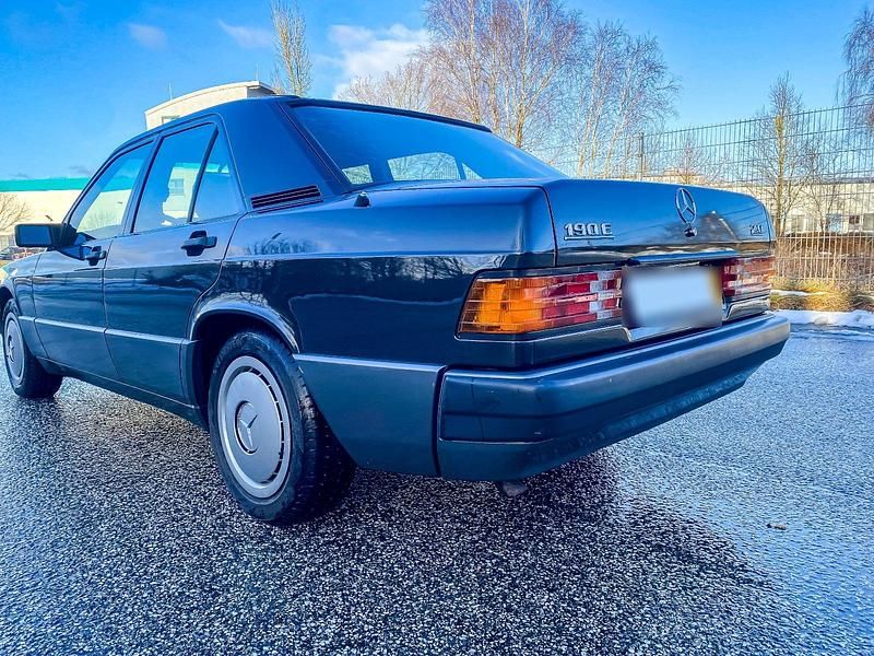 Second-hand Mercedes 190 109 CP (80 kW) 1992 Negru Berlinǎ