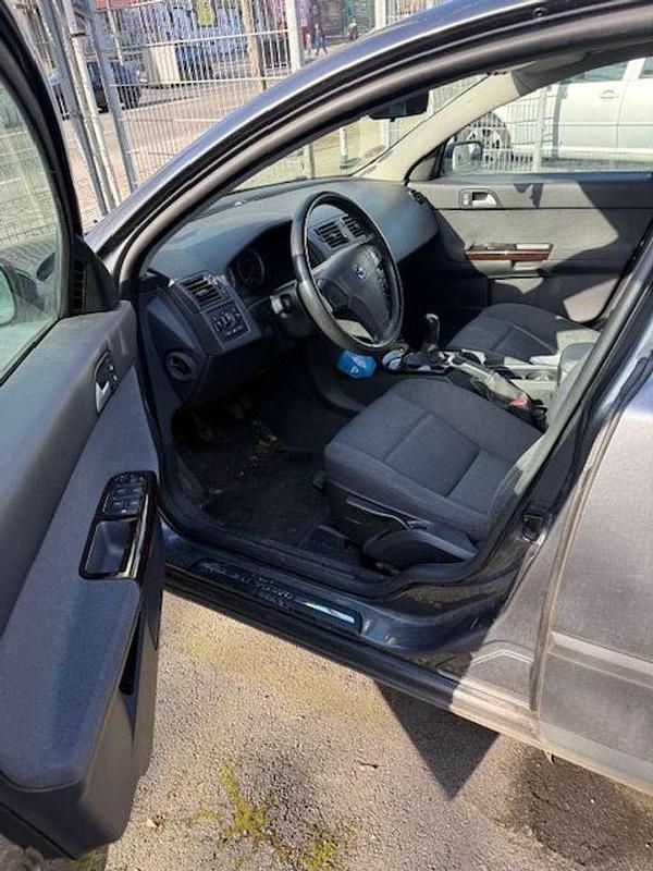 Gebraucht Volvo S40 Kinetic 140 PS (102 kW) 2005 Titanium grey pearl / metallic Limousine