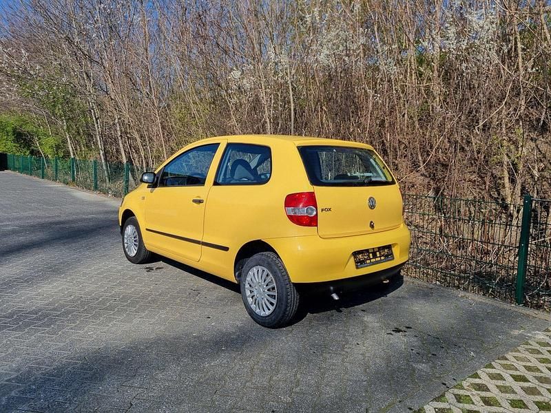 Gebraucht VW Fox 54 PS (39 kW) 2007 Gelb Kleinwagen