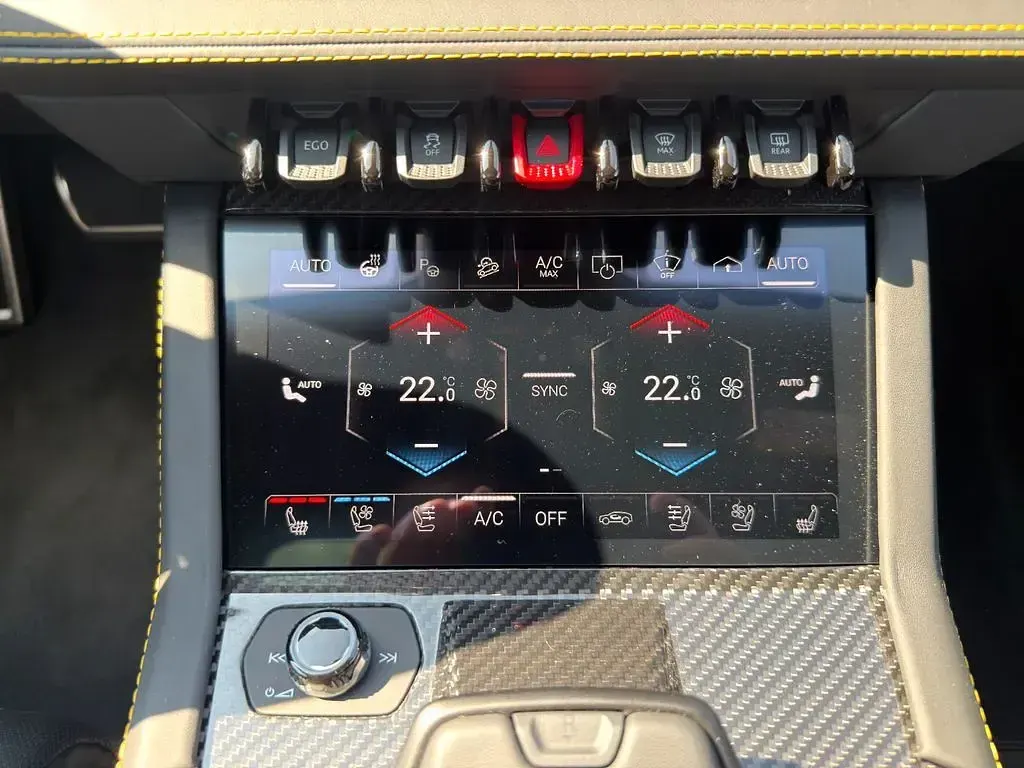Neu Lamborghini Urus 620 PS (456 kW) 2026 Grün SUV