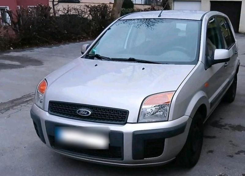 Gebraucht Ford Fusion 80 PS (58 kW) 2011 Silber Kleinwagen