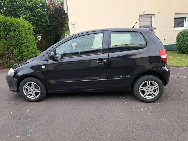 Schwarz Gebraucht 2011 VW Fox Kleinwagen | 1.490 € (Fairer Preis) - Bild 1/4