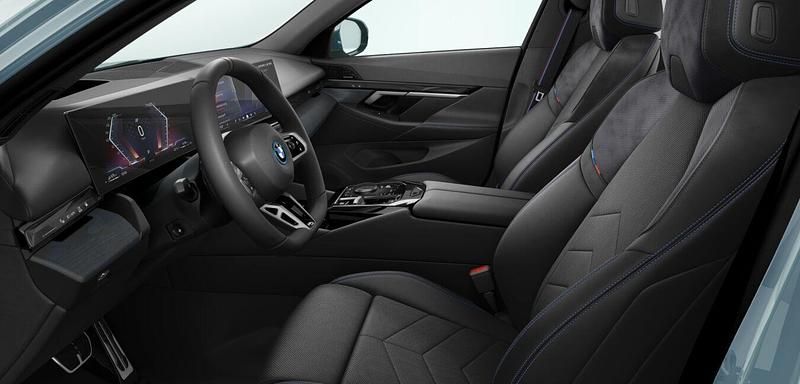 Gebraucht BMW 550e Comfort Edition 177 PS (130 kW) 2025 Grün Kombi