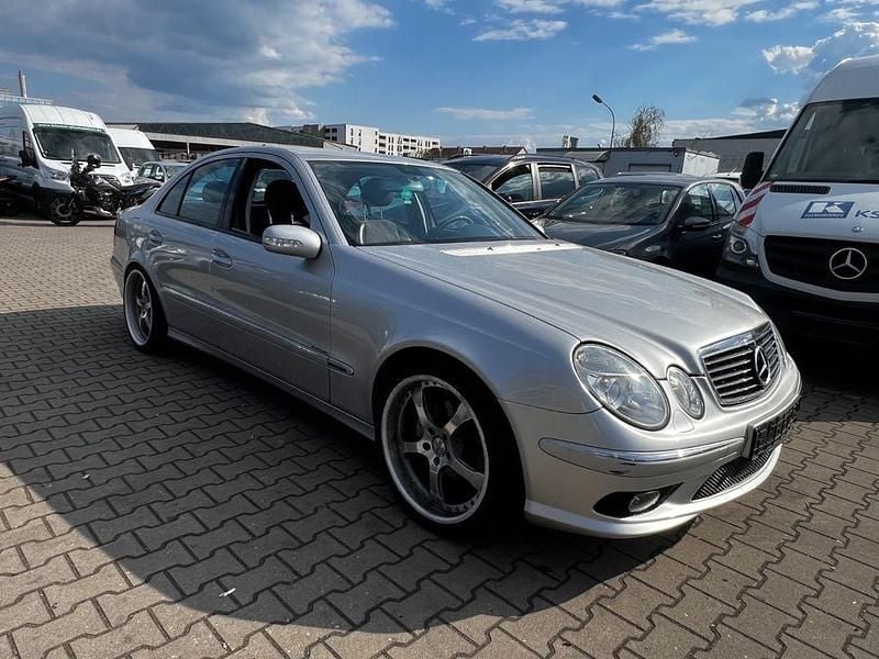 Gebraucht Mercedes E240 Avantgarde 177 PS (130 kW) 2003 Silber Limousine