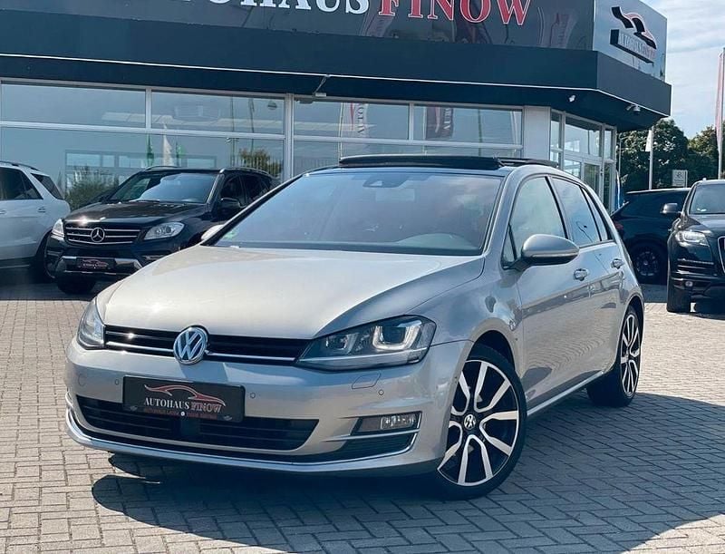 Silber Gebraucht 2016 VW Golf VII Highline Limousine | 14.490 € (Fairer Preis) - Bild 1/4