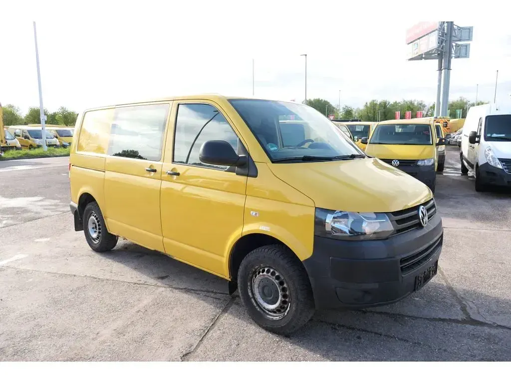 Gebraucht VW T5 84 PS (61 kW) 2013 Ginstergelb r1032 Van