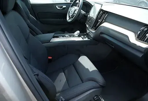Neu Volvo XC60 Plus 455 PS (334 kW) 2026 Silber SUV