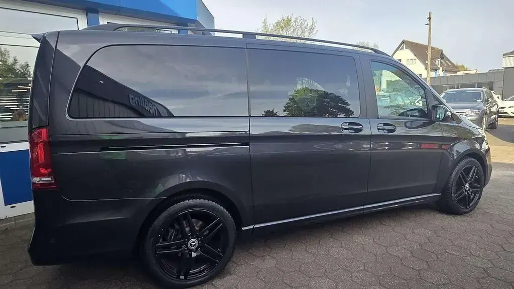 Gebraucht Mercedes V300 Avantgarde Edition 237 PS (174 kW) 2021 Grau Van / Kleinbus