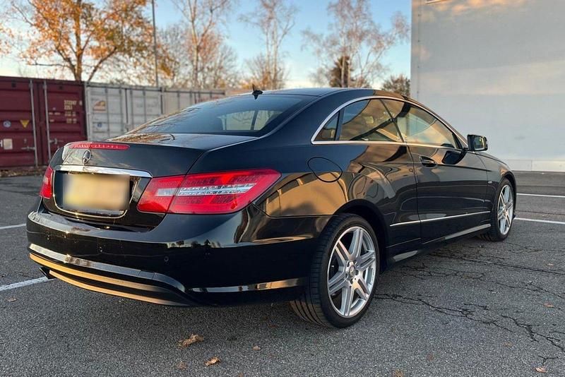 Gebraucht Mercedes E200 Avantgarde 184 PS (135 kW) 2010 Schwarz Coupé
