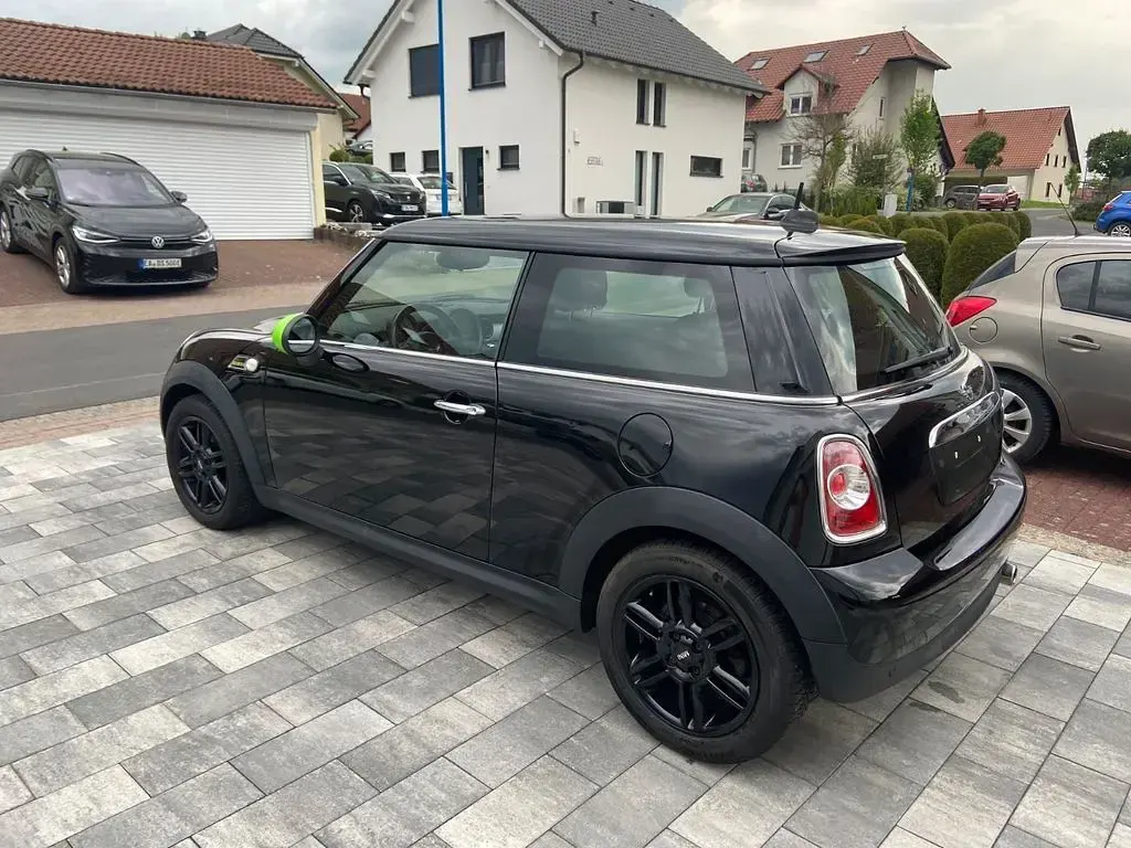 Gebraucht Mini ONE 98 PS (72 kW) 2014 Schwarz Kleinwagen