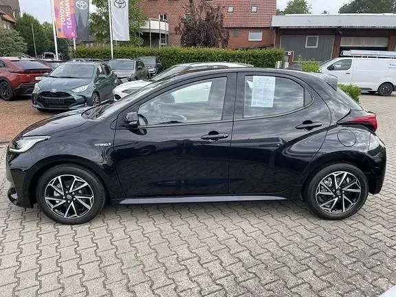 Gebraucht Toyota Yaris Plus 116 PS (85 kW) 2021 Mysticschwarz mica Kleinwagen