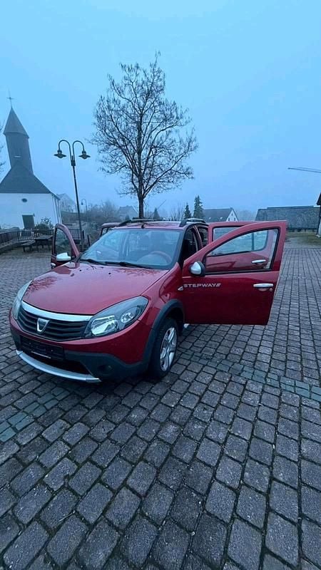 Gebraucht Dacia Sandero Stepway 85 PS (62 kW) 2012 Rot Limousine