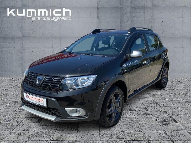 Schwarz Gebraucht 2018 Dacia Sandero Celebration Kleinwagen | 9.990 € (Fairer Preis) - Bild 1/4