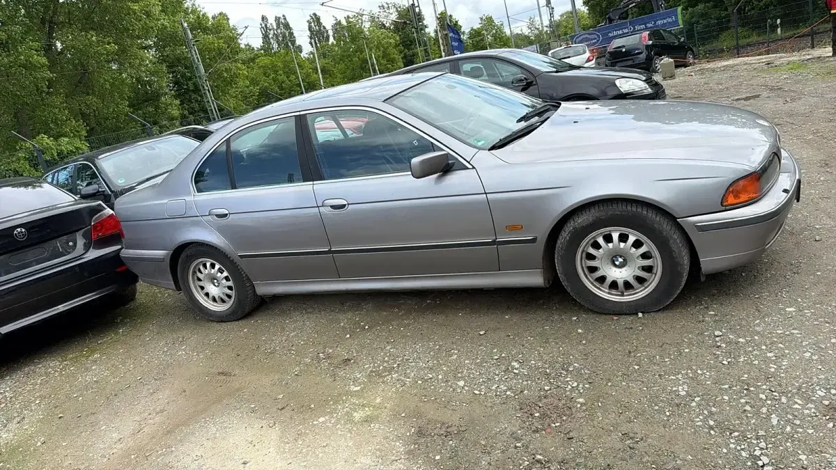 Używany BMW 520 150 KM (110 kW) 1997 Szary Sedan/Limuzyna
