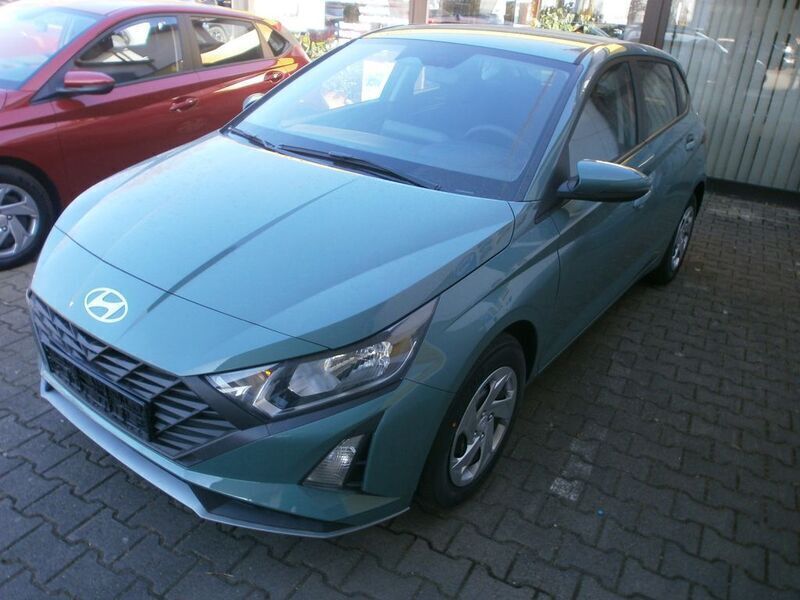 Grün Neu 2025 Hyundai i20 Limousine | 17.290 € (Guter Preis) - Bild 1/4
