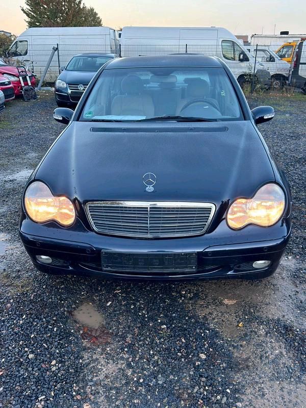 Blau Gebraucht 2003 Mercedes C180 Limousine | 3.987 € (Fairer Preis) - Bild 1/4