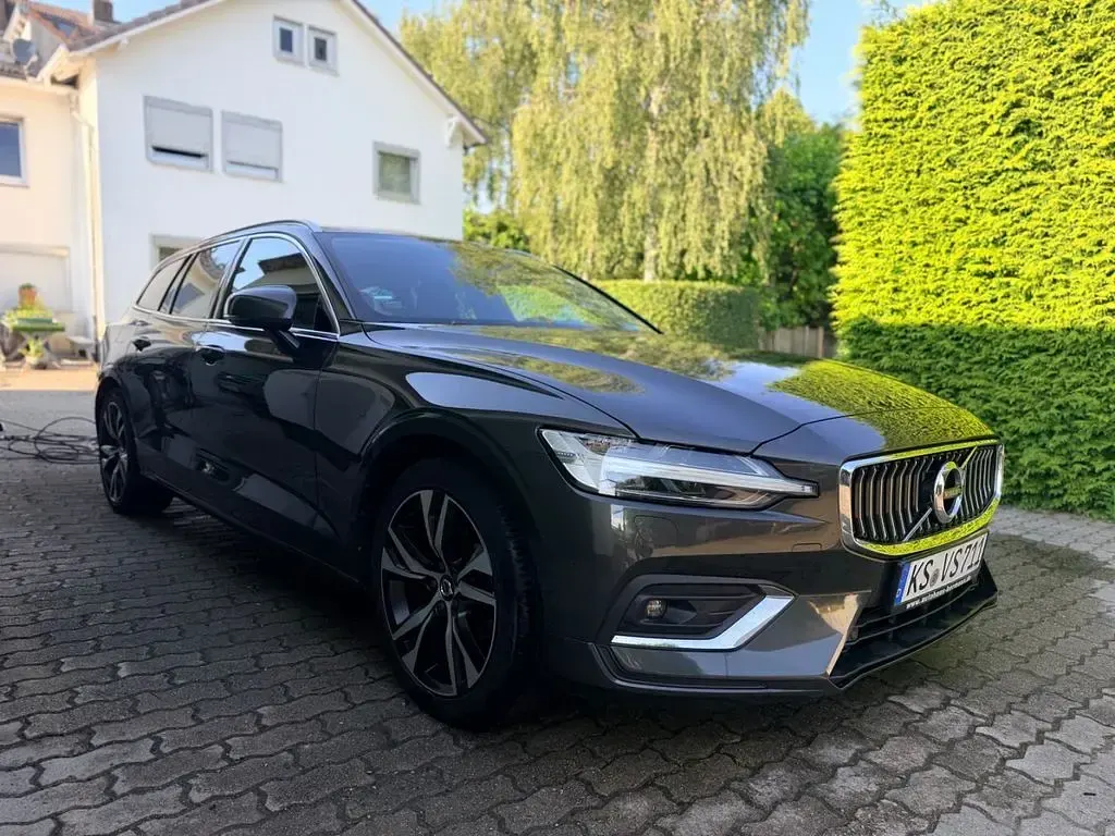 Gebraucht Volvo V60 Inscription 197 PS (144 kW) 2020 Grau Kombi