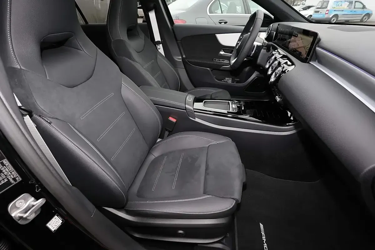 Gebraucht Mercedes A200 AMG 163 PS (119 kW) 2026 Metalliclack kosmosschwarz Limousine