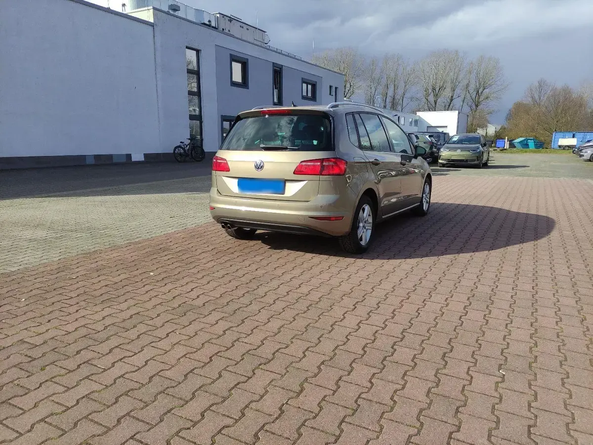 Gebraucht VW Golf Sportsvan 150 PS (110 kW) 2014 Gold Van / Kleinbus