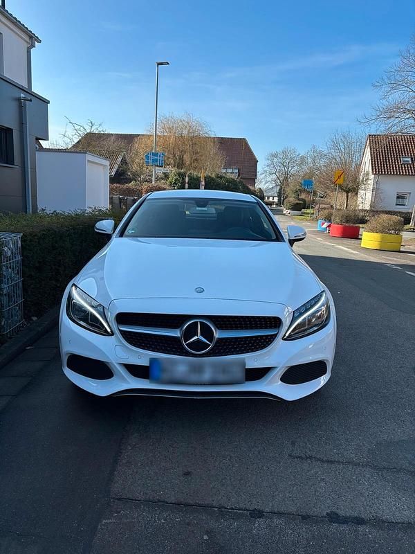 Gebraucht Mercedes C200 184 PS (135 kW) 2016 Weiß Coupé