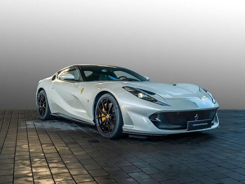 Gebraucht Ferrari 812 795 PS (584 kW) 2021 Weiß Coupé