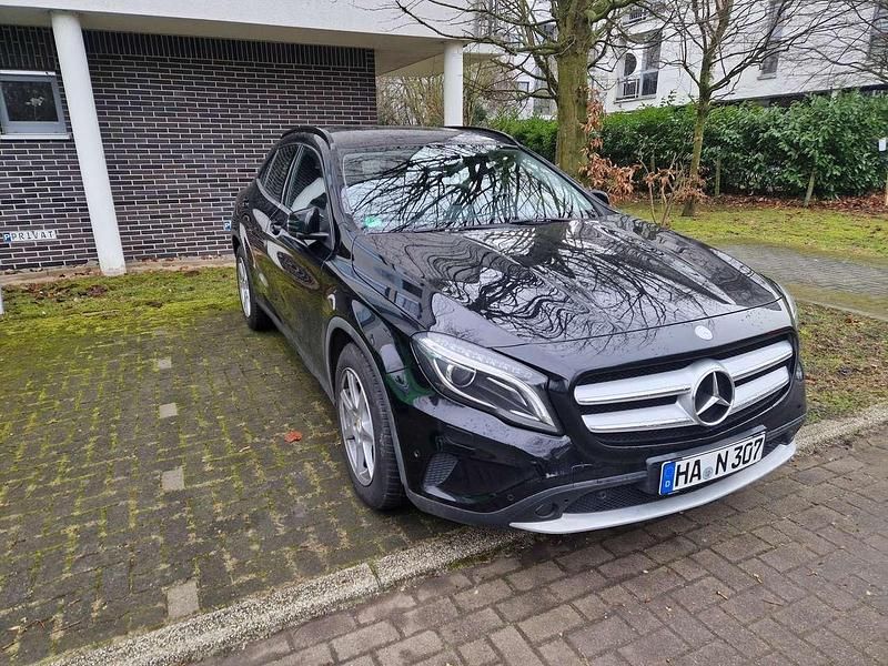 Gebraucht Mercedes GLA200 156 PS (114 kW) 2014 Schwarz SUV