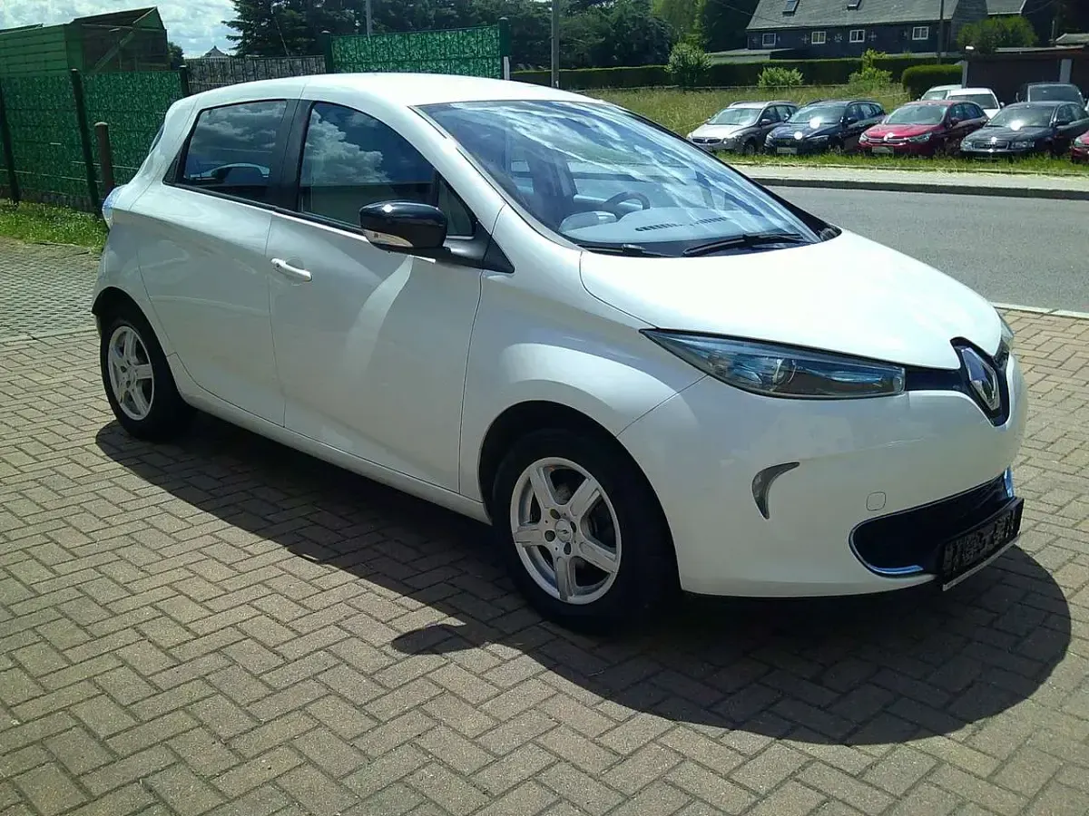 Gebraucht Renault Zoe Zen 42 kW (58 PS) 2014 Weiss "nacre" Kleinwagen