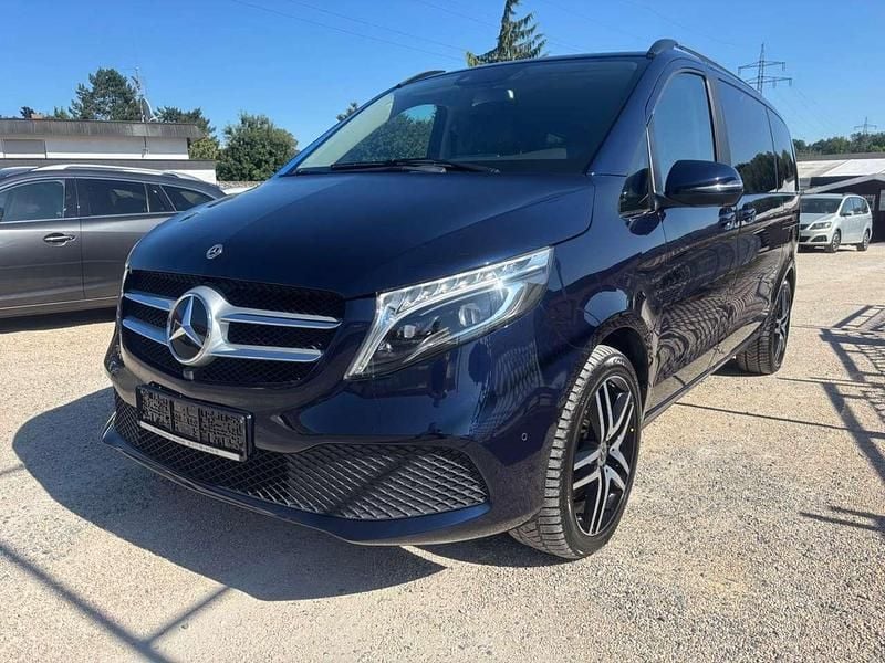 Cavansitblau Gebraucht 2020 Mercedes V220 Avantgarde Van / Kleinbus | 52.900 € (Guter Preis) - Bild 1/4