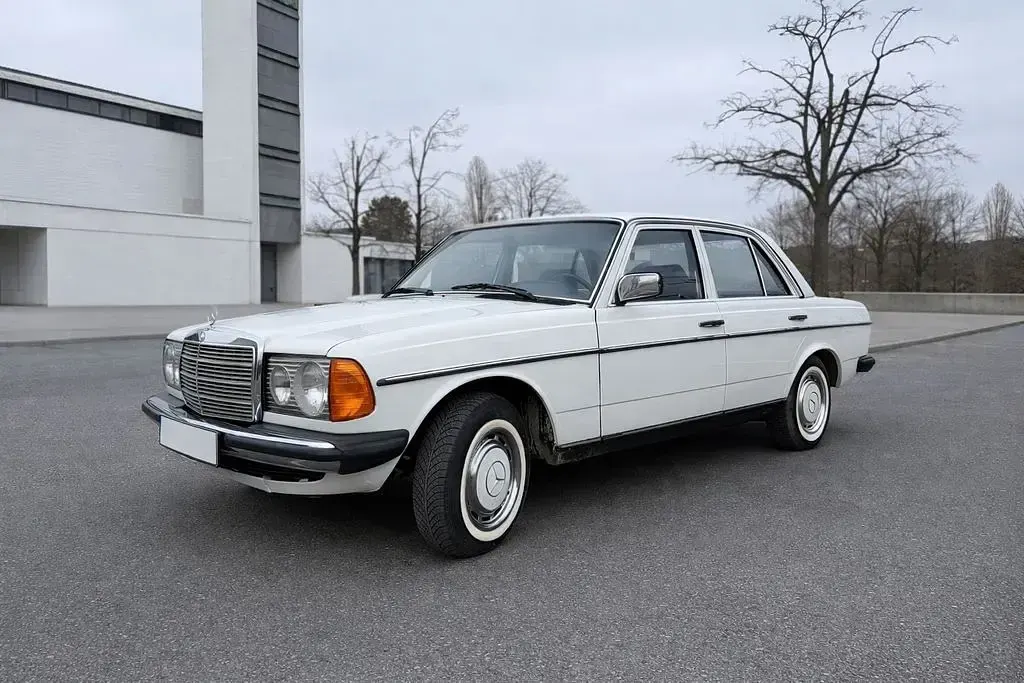 Gebraucht Mercedes 200 82 PS (60 kW) 1981 Weiß Limousine
