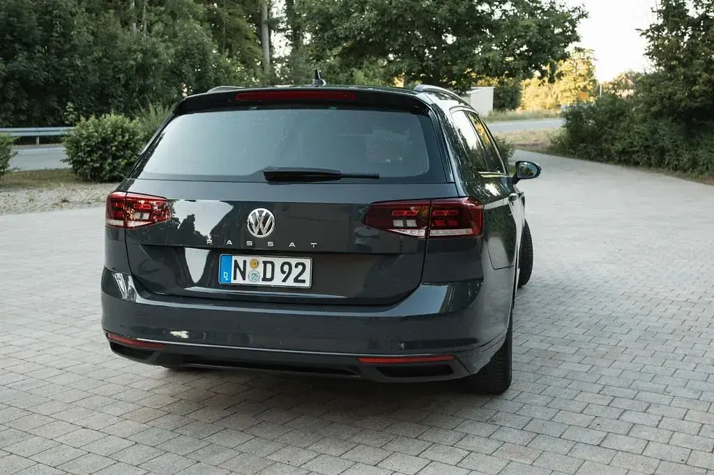 Gebraucht VW Passat 150 PS (110 kW) 2020 Grau Kombi